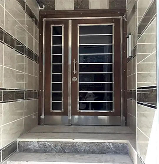 Apartman Giriş Kapısı